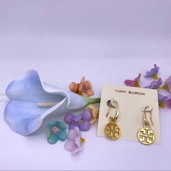 New Tory Burch Gold Logo Fish Hook Dangle Earrings - Picture 5 of 8